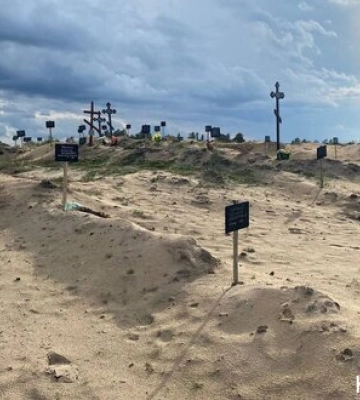 В деоккупированном Лимане нашли более 50 свежих захоронений с гражданскими. ФОТОрепортаж