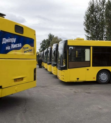 Киев отправляет в Днепр 30 автобусов, 10 из них с гумпомощью – Кличко