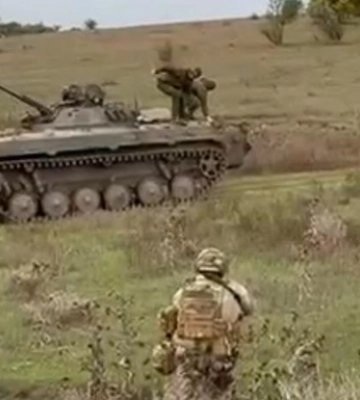 Россияне продали украинским военным БМП - Ким