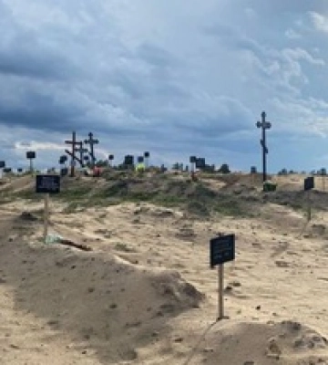 У Лимані окупанти змушували рити траншеї для вбитих: фото цвинтаря мирних мешканців