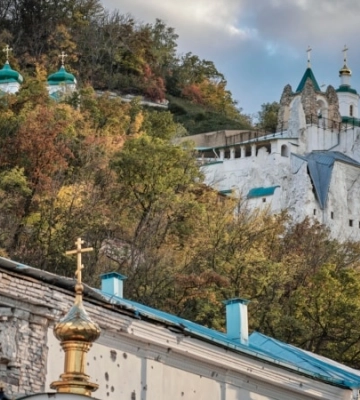Святогірська лавра: як війна зруйнувала старовинний монастир (фотогалерея)
