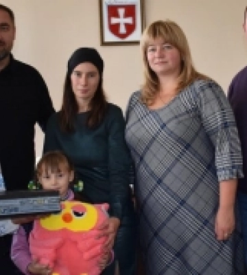 Донці загиблого Героя з Волинської подарували ноутбук
