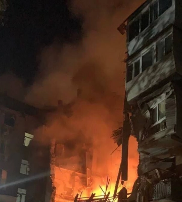 Ракетні удари по Запоріжжю: рятувальники вже дістають людей з-під завалів, - Старух