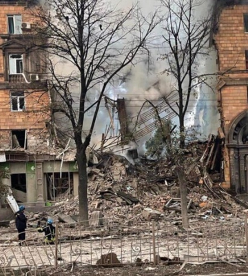 Окупанти випустили по Запоріжжю сім ракет: фото жахливих руйнувань