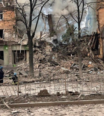 В Запорожье в результате ракетного удара разрушены две многоэтажки