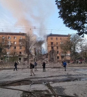 &quot;Сумасшедшие трусы&quot;: у Зеленского отреагировали на ракетный удар по Запорожью 
