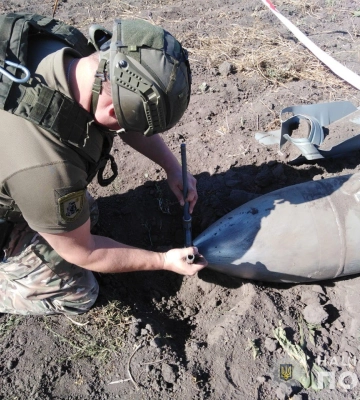 На Сумщині вибухотехніки поліції знешкодили ворожу авіаційну бомбу