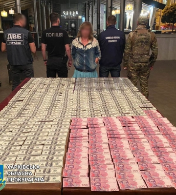 Правоохоронці затримали у Харкові жінку, яка допомагала військовозобов’язаному оформити фіктивну інвалідність