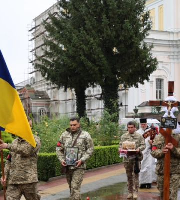 Навіки лише 33: у Луцьку попрощалися з Героєм Романом Радом'яком