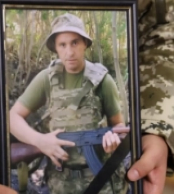 Завжди буде 33: у Луцьку попрощалися із загиблим військовослужбовцем Романом Радом'яком
