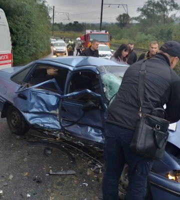 Внаслідок автотрощі неподалік Перечина постраждало двоє людей