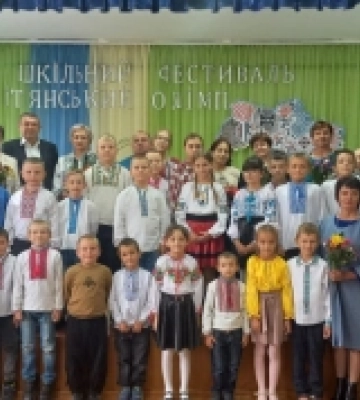 Освітянський олімп у селі на Волині: як у гімназії вітали педагогів