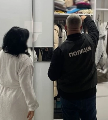 Понад 4,4 мільйона гривень поліція вилучила в ході обшуків у лікарки в Житомирі