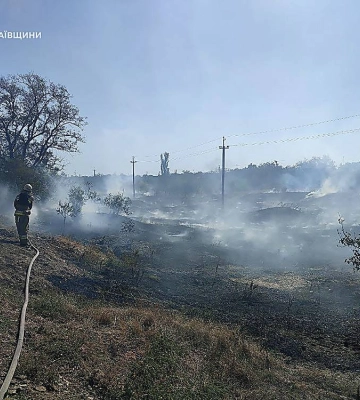 На Миколаївщині рятувальники вісім разів гасили пожежі в житлових секторах та на сміттєзвалищах