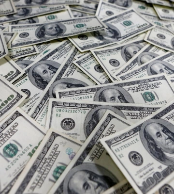 Скільки коштуватимуть 100 доларів у жовтні: доведеться викласти чимало