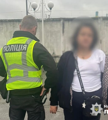 У Києві затримали жінку, яка вранці на вокзалі раділа ракетній атаці росіян