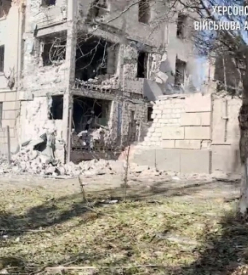 росіяни скинули на Херсон авіабомби: у місті багато поранених, серед них - діти