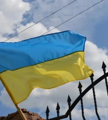 На Черкащині чоловік викрав Державний прапор України з могили військового - яке покарання йому загрожує