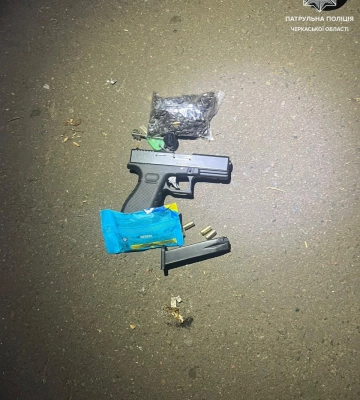 Черкасами ходив чоловік із пістолетом