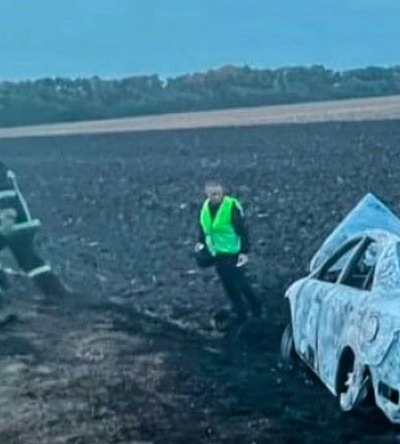 У Полтавському районі загорівся автомобіль внаслідок чого водій отримав опіки