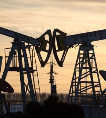 Нафта подешевшала більш ніж на долар