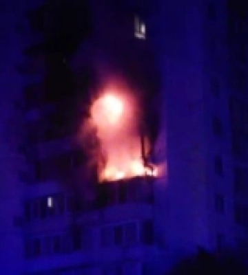 &quot;Шахед&quot; попал в многоэтажку в Черноморске: момент удара попал в эфир к стримерам