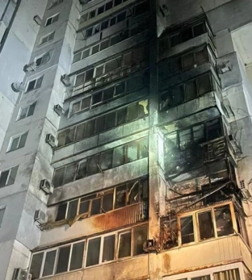 У Чорноморську внаслідок атаки дронів сталася пожежа у багатоповерхівці