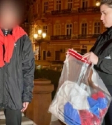 У центрі Одеси жінка намагалася вивісити російський прапор
