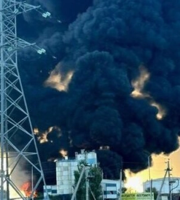 Пошел второй день: в Феодосии продолжает пылать нефтебаза