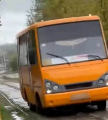 У Києві знайшли водія маршрутки, який порушуючи ПДР засвітився на відео, та виписали штраф