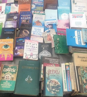 На книжковому ярмарку у Львові торгують російськими книжками та атрибутикою. Реакція влади