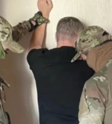 У Сумах благодійна організація торгувала волонтерськими посвідченнями і сприяла незаконному виїзду чоловіків за кордон: відео