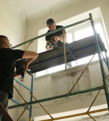 У Дніпрі замінили вікна у будинку, який був пошкоджений через обстріл міста 2 вересня