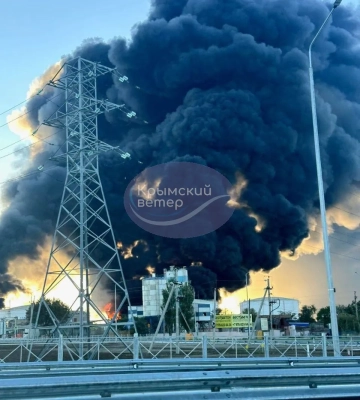 Горить вже другу добу: з&#039;явились супутникові фото нафтового термінала рф у Феодосії, який атакували ЗСУ