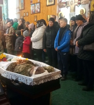 Поліг у боях за Україну: на Волині попрощалися з Героєм Петром Грисюком