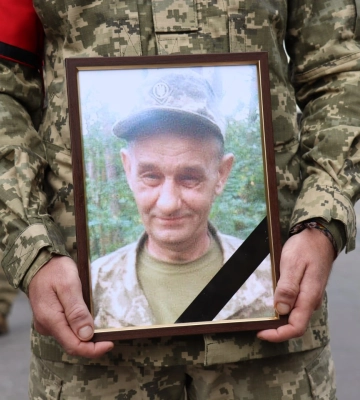 Тростянчани попрощалися із загиблим героєм Олександром Парфьоновим