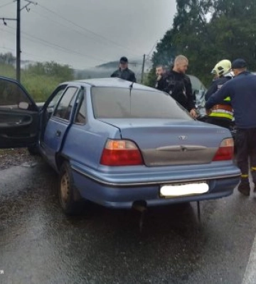Внаслідок автотрощі неподалік Перечина постраждало двоє людей
