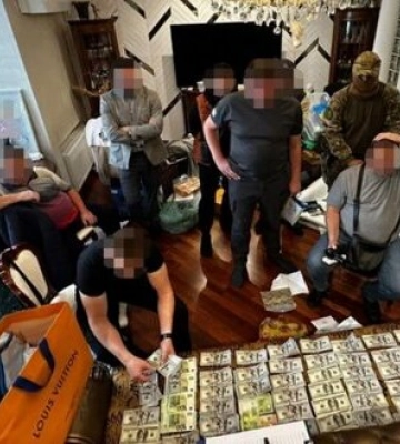 ДБР вивчає списки, знайдені в кабінеті голови Хмельницької МСЕК Крупи. У них зазначені прізвища та фіктивні діагнози