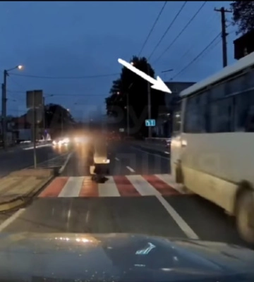 У Львові 70-річний водій автобуса ледь не збив пішоходів
