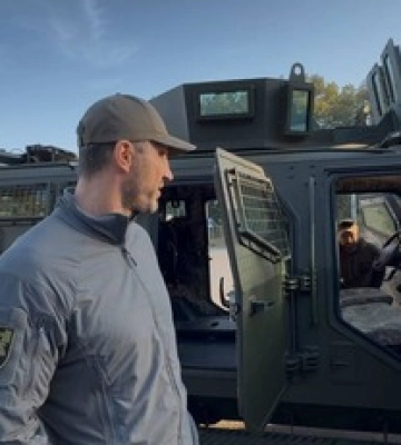 Володимир Кличко привіз  бригадам на Донецький напрямок броньовик, дрони та системи РЕБ