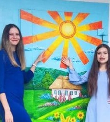 У Дніпрі під’їзд багатоповерхівки прикрасили яскравим українським пейзажем