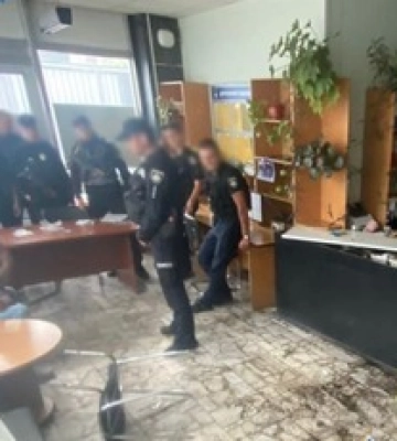 Мужчина не смог найти себе жену и разгромил приемную министерства