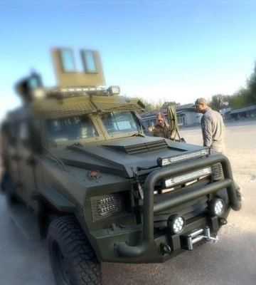 Віталій Кличко: Мій брат Володимир привіз допомогу захисникам на Донеччині – броньовик, дрони, системи РЕБ
