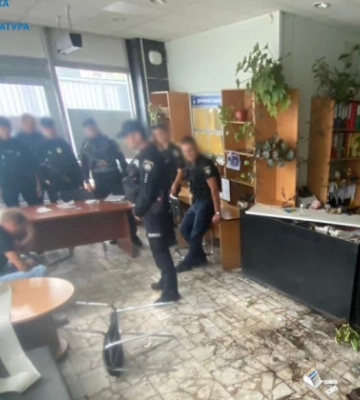 У Києві чоловік влаштував погром у приймальні Мінсоцполітики, бо не міг знайти собі порядну дружину