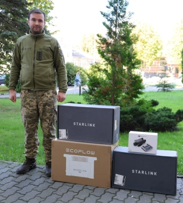 Луцька громада передала захисникам квадрокоптери, зарядні станції та Starlink