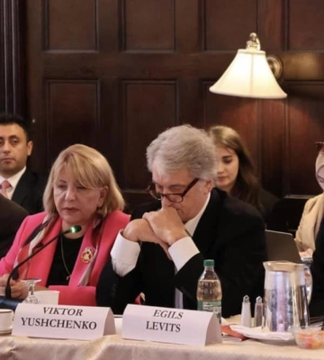 Віктор Ющенко з дружиною відвідали XXX зустріч високого рівня Міжнародного центру Нізамі Гянджеві
