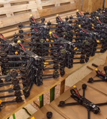 Вінниця передала бригаді тероборони 200 FPV-дронів та засіб РЕБ