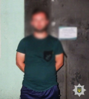 В Киеве «на горячем» поймали мужчину, который пытался похитить электросамокат