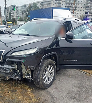 У Сумах п’яна водійка джипу врізалася у “запорожець”: двоє постраждалих