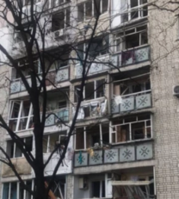 Россия ночью атаковала многоэтажку и медучреждение в Черноморске: есть раненые